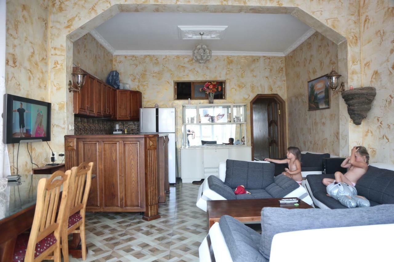 Duru'S Apartment With 3 Bedrooms Batumi Exterior photo